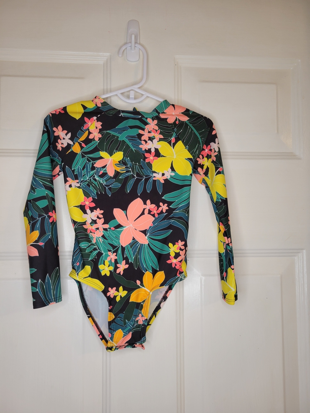 Old Navy toddler girl's long-sleeve, one-piece swimsuit featuring a black floral - Picture 6 of 6